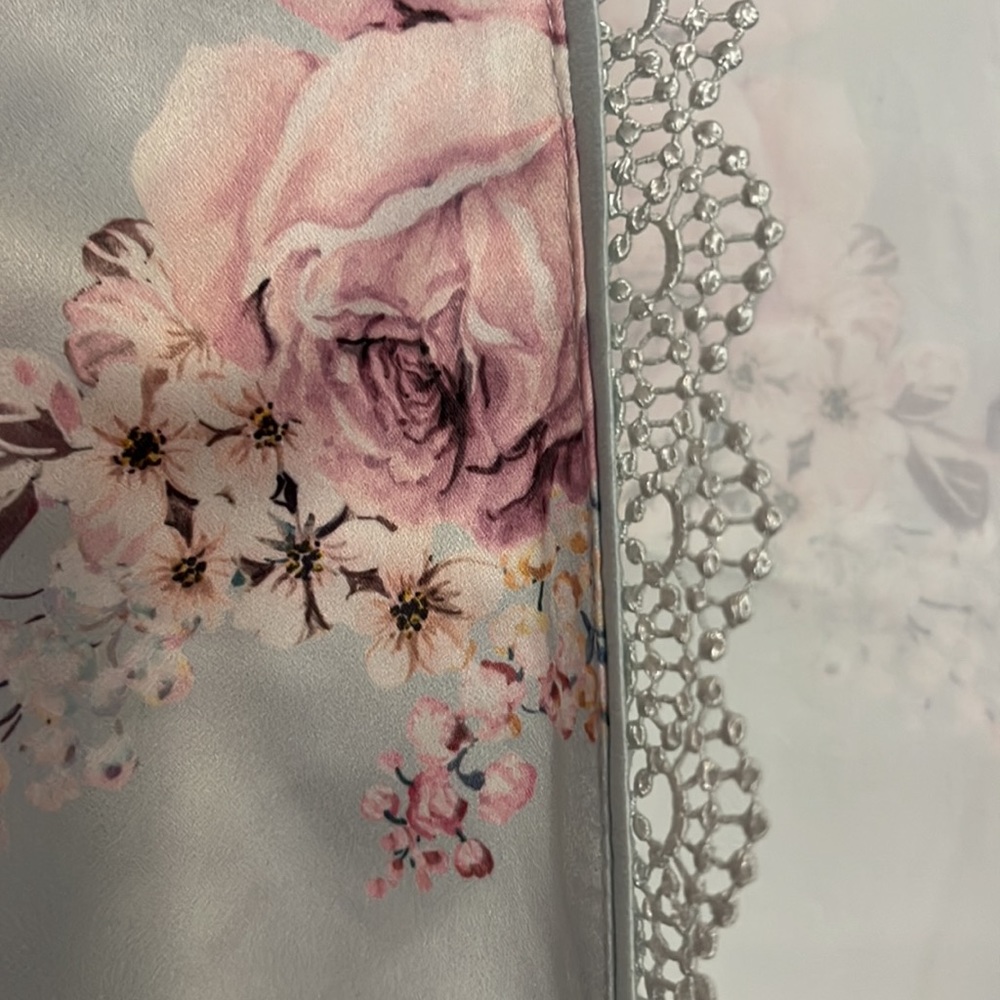 Le Rose Robe - Picture 4 of 5